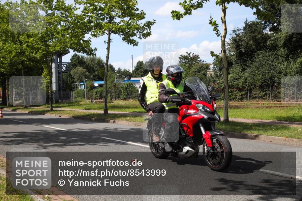 10.08.2025 - GEWOBA Citytriathlon Bremen Yannick Fuchs http://msf.ph/oto/8543999 10.08.2025 14:41:24 Radfahren 36, 249, 266, 280, 306, 343, 353, 431 meine-sportfotos.de