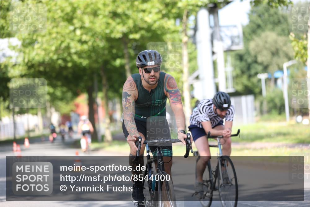 10.08.2025 - GEWOBA Citytriathlon Bremen Yannick Fuchs http://msf.ph/oto/8544000 10.08.2025 10:55:23 Radfahren 19, 163, 211, 219, 397, 418 meine-sportfotos.de