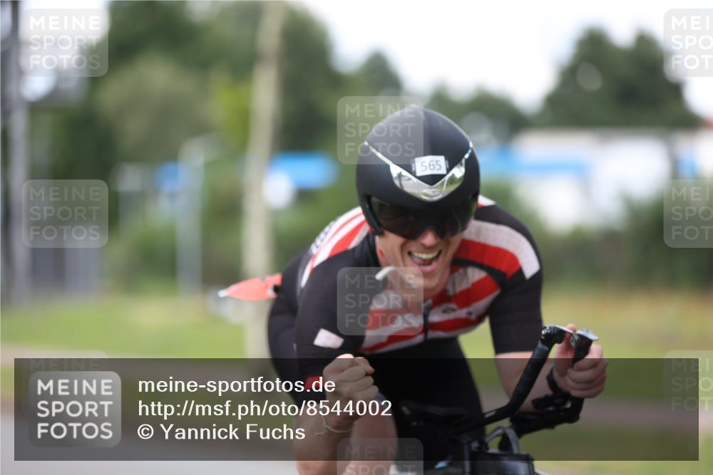 10.08.2025 - GEWOBA Citytriathlon Bremen Yannick Fuchs http://msf.ph/oto/8544002 10.08.2025 12:52:48 Radfahren 565, 579, 635, 642, 686, 763, 915, 919, 956 meine-sportfotos.de
