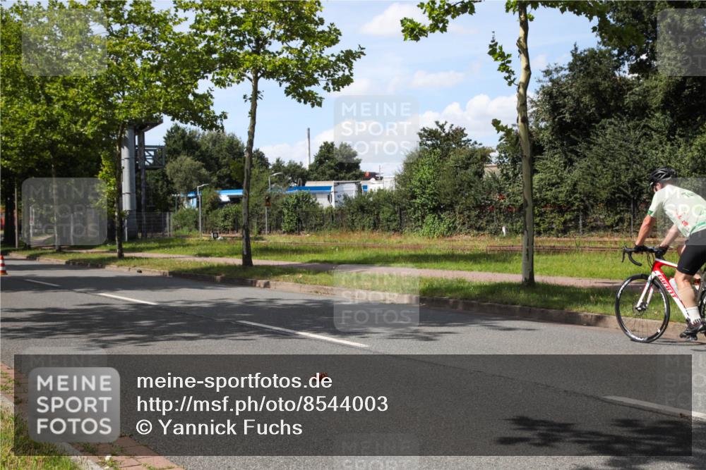 10.08.2025 - GEWOBA Citytriathlon Bremen Yannick Fuchs http://msf.ph/oto/8544003 10.08.2025 14:41:25 Radfahren 36, 249, 266, 280, 306, 343, 353, 431 meine-sportfotos.de