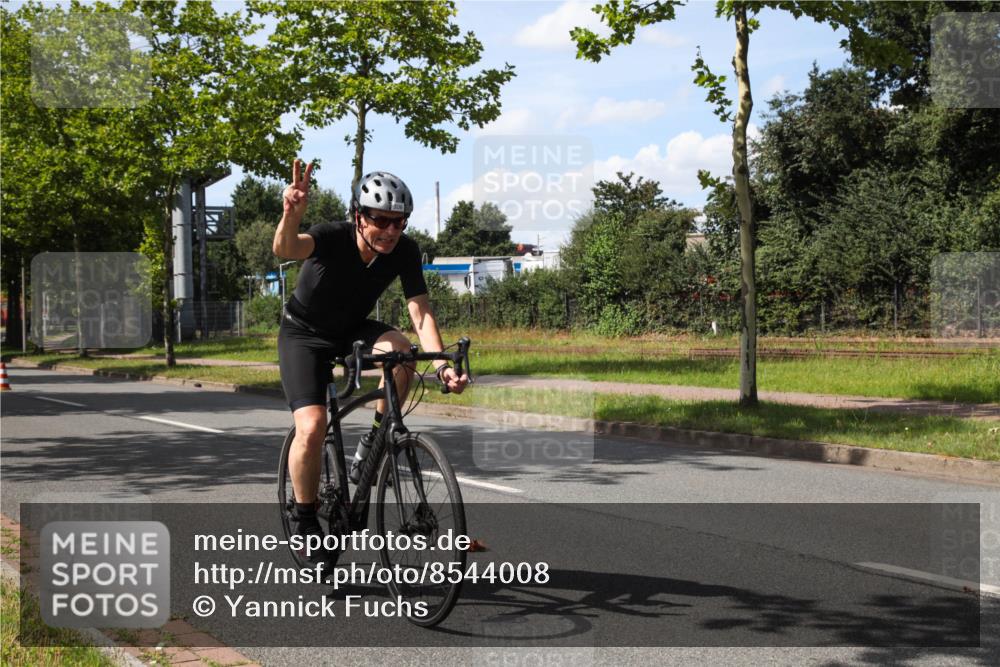 10.08.2025 - GEWOBA Citytriathlon Bremen Yannick Fuchs http://msf.ph/oto/8544008 10.08.2025 14:41:36 Radfahren 36, 306, 317, 343, 480, 513 meine-sportfotos.de