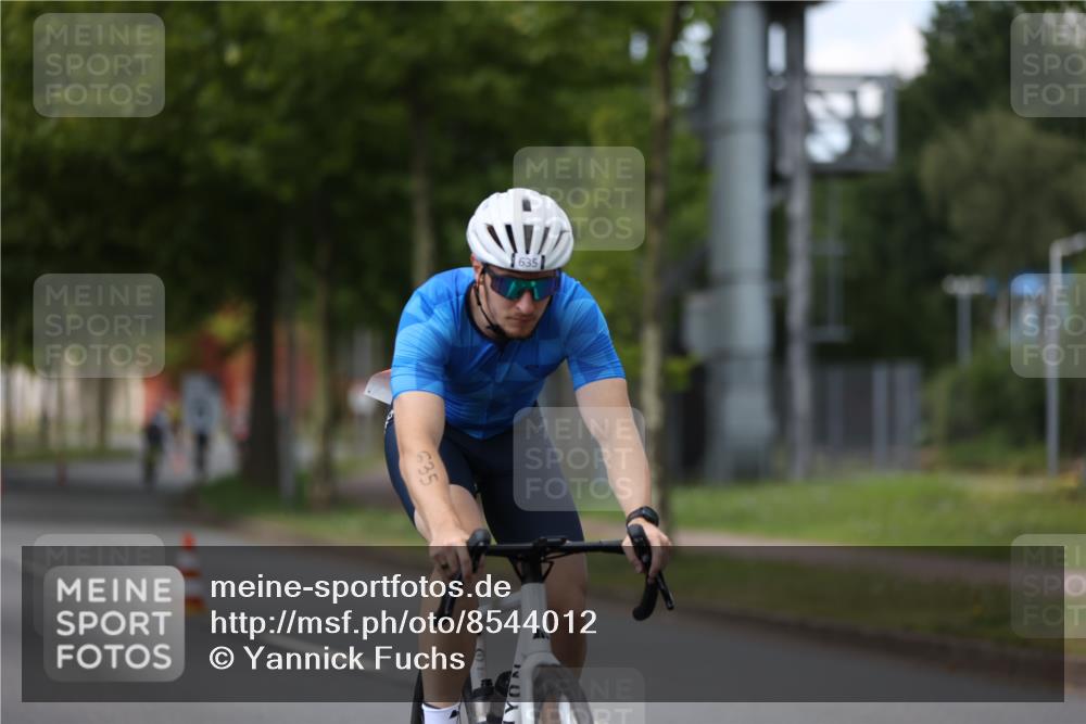 10.08.2025 - GEWOBA Citytriathlon Bremen Yannick Fuchs http://msf.ph/oto/8544012 10.08.2025 12:52:51 Radfahren 565, 579, 635, 642, 686, 763, 915, 919, 956 meine-sportfotos.de
