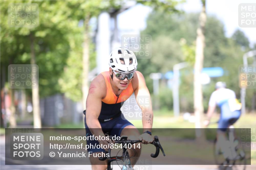 10.08.2025 - GEWOBA Citytriathlon Bremen Yannick Fuchs http://msf.ph/oto/8544014 10.08.2025 10:55:28 Radfahren 19, 163, 211, 219, 397, 444 meine-sportfotos.de