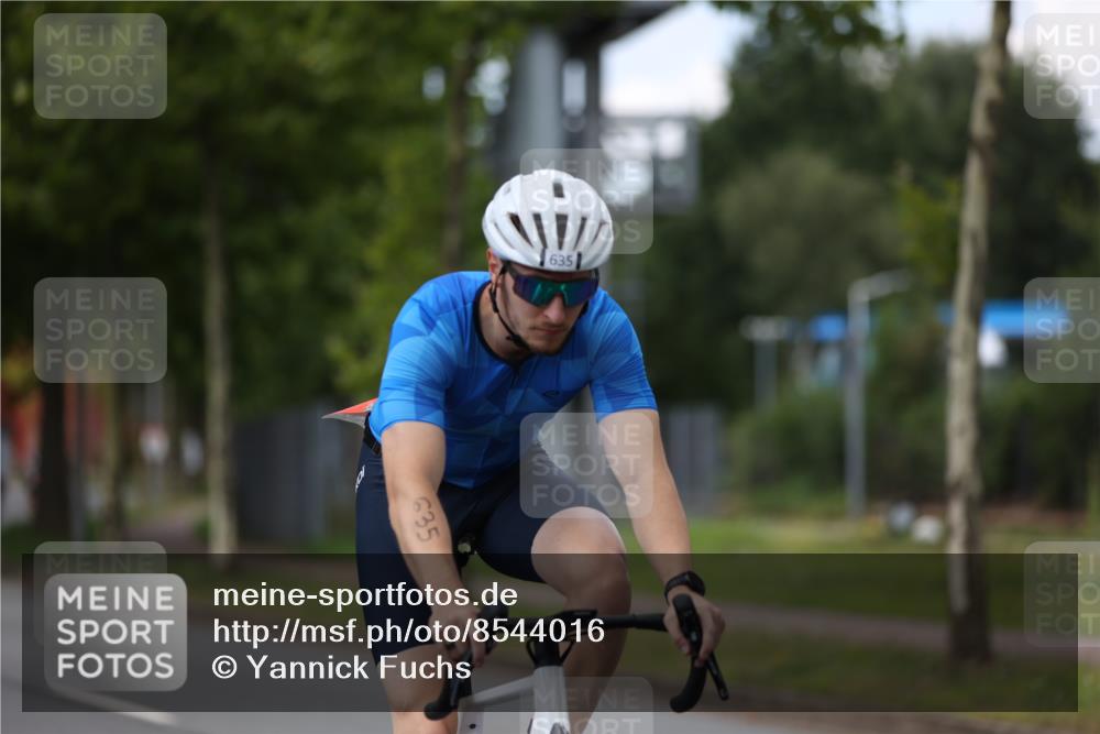 10.08.2025 - GEWOBA Citytriathlon Bremen Yannick Fuchs http://msf.ph/oto/8544016 10.08.2025 12:52:52 Radfahren 565, 579, 635, 642, 686, 763, 895, 915, 919, 956 meine-sportfotos.de