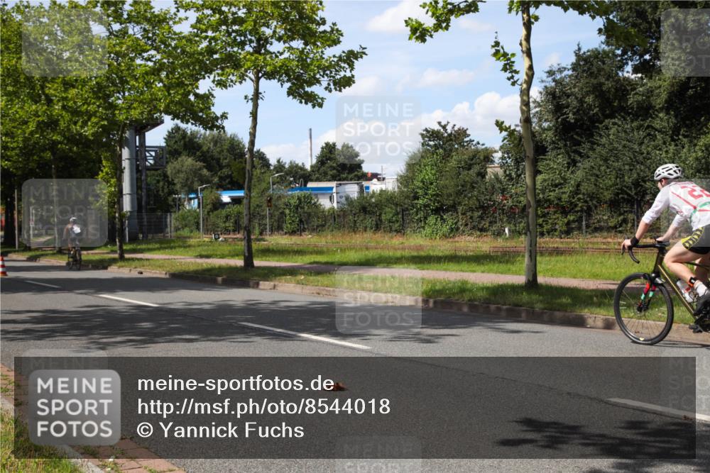 10.08.2025 - GEWOBA Citytriathlon Bremen Yannick Fuchs http://msf.ph/oto/8544018 10.08.2025 14:41:40 Radfahren 209, 306, 317, 343, 478, 480, 513 meine-sportfotos.de
