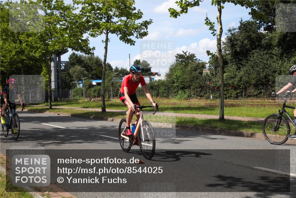 10.08.2025 - GEWOBA Citytriathlon Bremen Yannick Fuchs http://msf.ph/oto/8544025 10.08.2025 14:41:47 Radfahren 209, 213, 262, 306, 317, 343, 478, 480, 513 meine-sportfotos.de