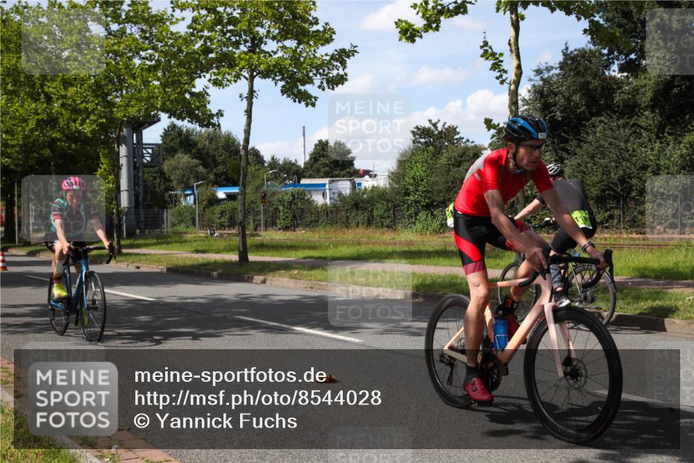 10.08.2025 - GEWOBA Citytriathlon Bremen Yannick Fuchs http://msf.ph/oto/8544028 10.08.2025 14:41:47 Radfahren 209, 213, 262, 306, 317, 343, 478, 480, 513 meine-sportfotos.de