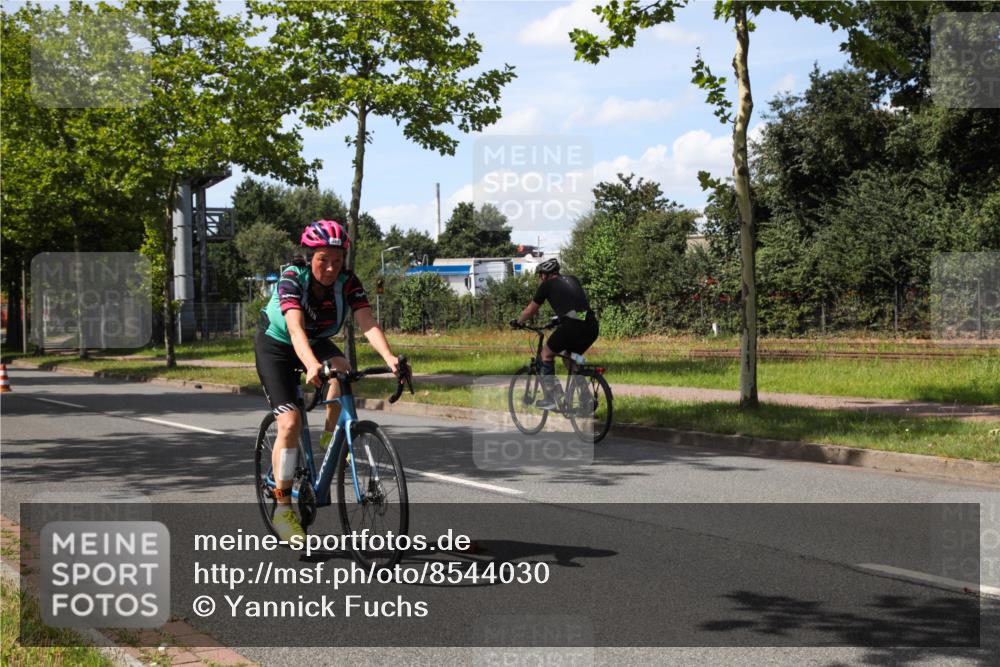10.08.2025 - GEWOBA Citytriathlon Bremen Yannick Fuchs http://msf.ph/oto/8544030 10.08.2025 14:41:47 Radfahren 209, 213, 262, 306, 317, 343, 478, 480, 513 meine-sportfotos.de
