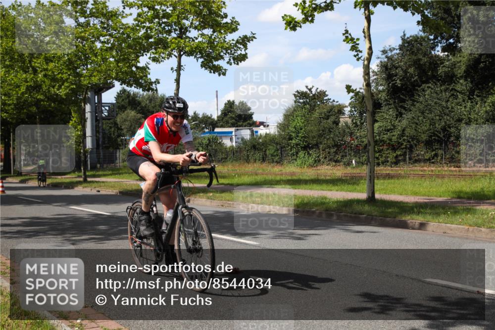 10.08.2025 - GEWOBA Citytriathlon Bremen Yannick Fuchs http://msf.ph/oto/8544034 10.08.2025 14:41:50 Radfahren 56, 209, 213, 235, 250, 262, 317, 478, 480, 513 meine-sportfotos.de