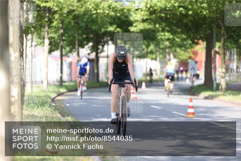 10.08.2025 - GEWOBA Citytriathlon Bremen Yannick Fuchs http://msf.ph/oto/8544035 10.08.2025 10:55:41 Radfahren 93, 117, 444, 480 meine-sportfotos.de