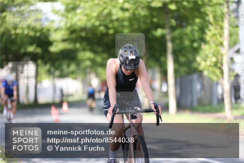 10.08.2025 - GEWOBA Citytriathlon Bremen Yannick Fuchs http://msf.ph/oto/8544038 10.08.2025 10:55:42 Radfahren 93, 117, 207, 444, 480 meine-sportfotos.de