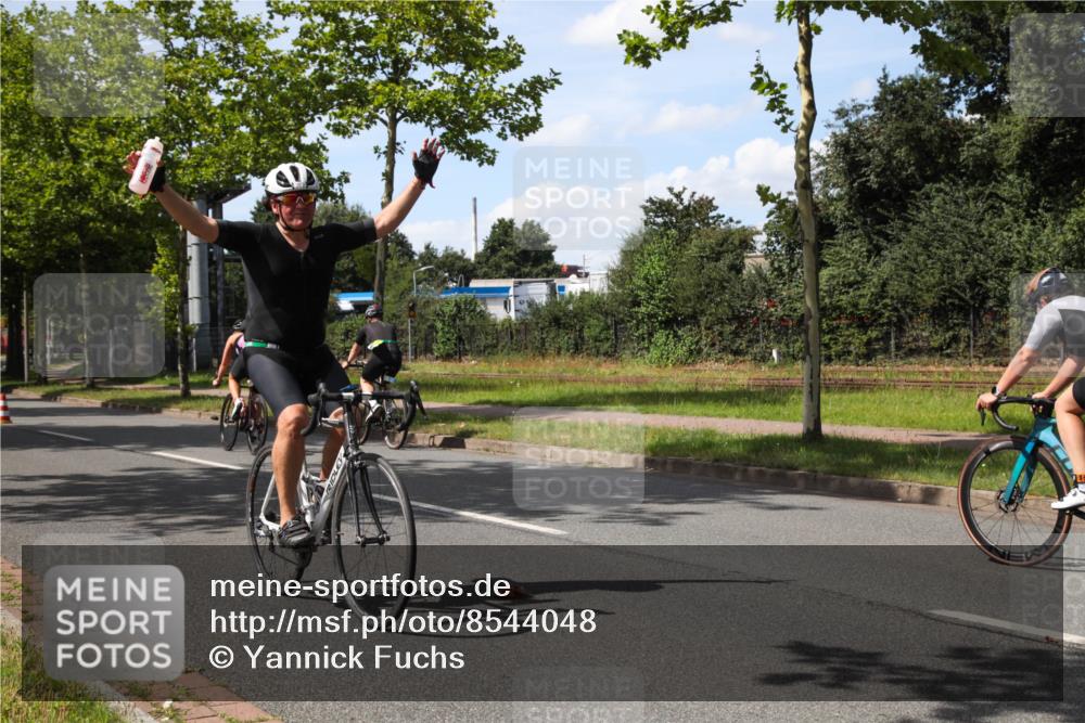 10.08.2025 - GEWOBA Citytriathlon Bremen Yannick Fuchs http://msf.ph/oto/8544048 10.08.2025 14:41:57 Radfahren 56, 209, 213, 235, 246, 250, 262, 317, 478, 480 meine-sportfotos.de