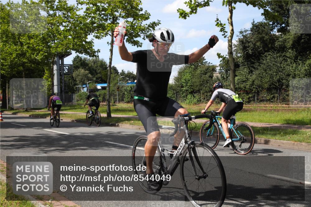 10.08.2025 - GEWOBA Citytriathlon Bremen Yannick Fuchs http://msf.ph/oto/8544049 10.08.2025 14:41:57 Radfahren 56, 209, 213, 235, 246, 250, 262, 317, 478, 480 meine-sportfotos.de