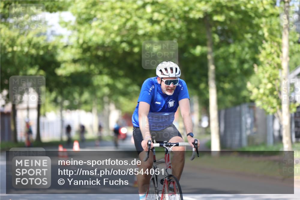 10.08.2025 - GEWOBA Citytriathlon Bremen Yannick Fuchs http://msf.ph/oto/8544051 10.08.2025 10:55:44 Radfahren 93, 117, 207, 444, 480 meine-sportfotos.de