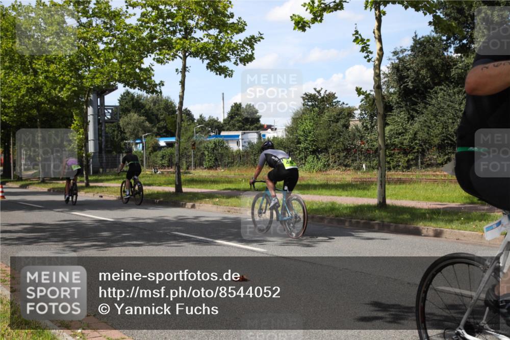 10.08.2025 - GEWOBA Citytriathlon Bremen Yannick Fuchs http://msf.ph/oto/8544052 10.08.2025 14:41:57 Radfahren 56, 209, 213, 235, 246, 250, 262, 317, 478, 480 meine-sportfotos.de