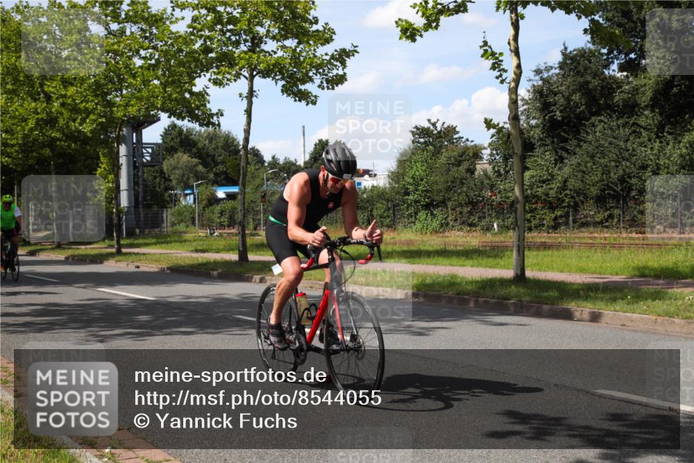 10.08.2025 - GEWOBA Citytriathlon Bremen Yannick Fuchs http://msf.ph/oto/8544055 10.08.2025 14:42:00 Radfahren 56, 209, 213, 235, 246, 250, 262, 317, 478, 480 meine-sportfotos.de
