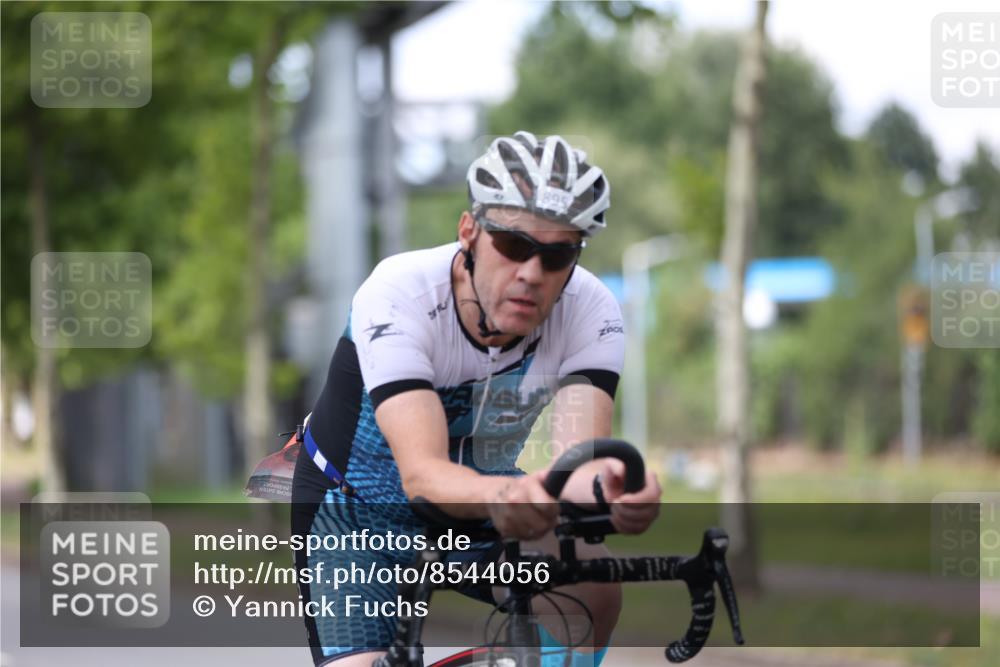 10.08.2025 - GEWOBA Citytriathlon Bremen Yannick Fuchs http://msf.ph/oto/8544056 10.08.2025 12:53:06 Radfahren 734, 833, 895, 915 meine-sportfotos.de