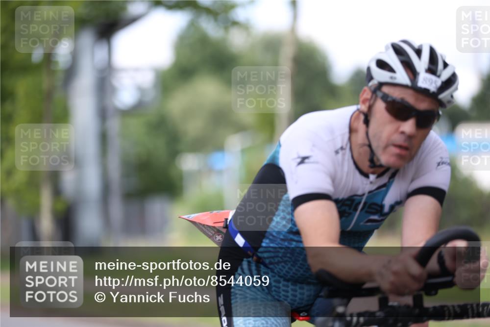 10.08.2025 - GEWOBA Citytriathlon Bremen Yannick Fuchs http://msf.ph/oto/8544059 10.08.2025 12:53:06 Radfahren 734, 833, 895, 915 meine-sportfotos.de