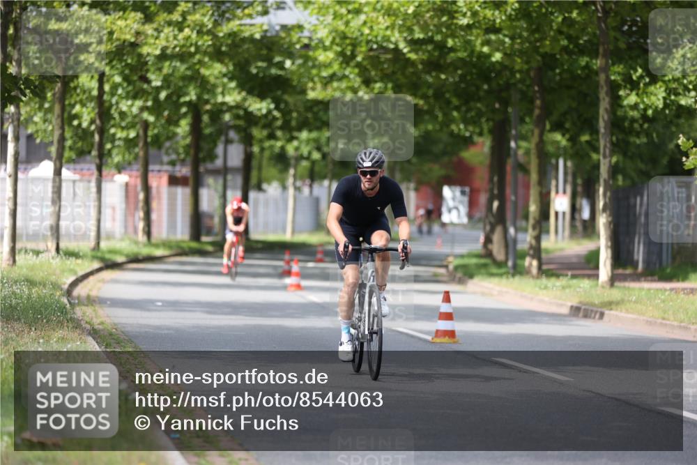 10.08.2025 - GEWOBA Citytriathlon Bremen Yannick Fuchs http://msf.ph/oto/8544063 10.08.2025 12:53:14 Radfahren 570, 734, 759, 833, 872, 895 meine-sportfotos.de