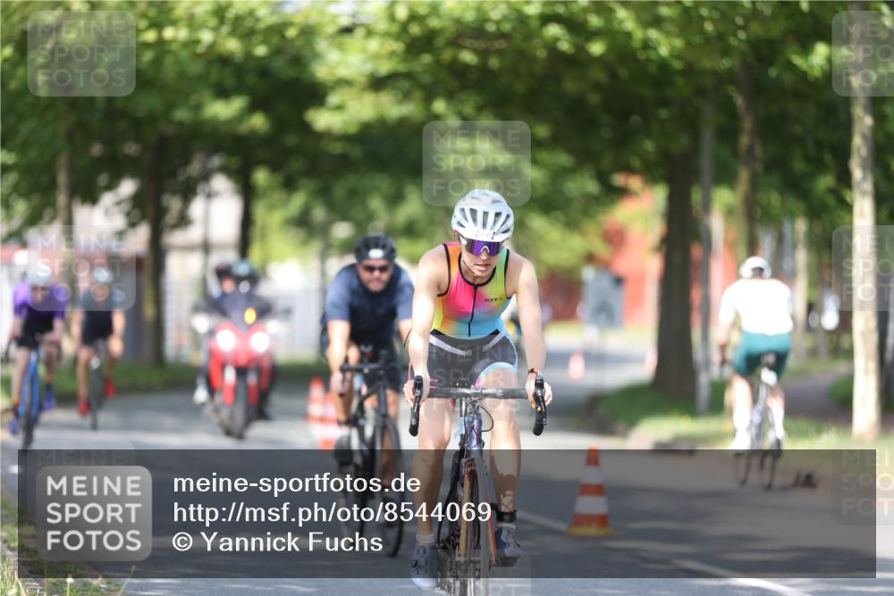 10.08.2025 - GEWOBA Citytriathlon Bremen Yannick Fuchs http://msf.ph/oto/8544069 10.08.2025 10:55:52 Radfahren 93, 117, 119, 207, 480, 485 meine-sportfotos.de