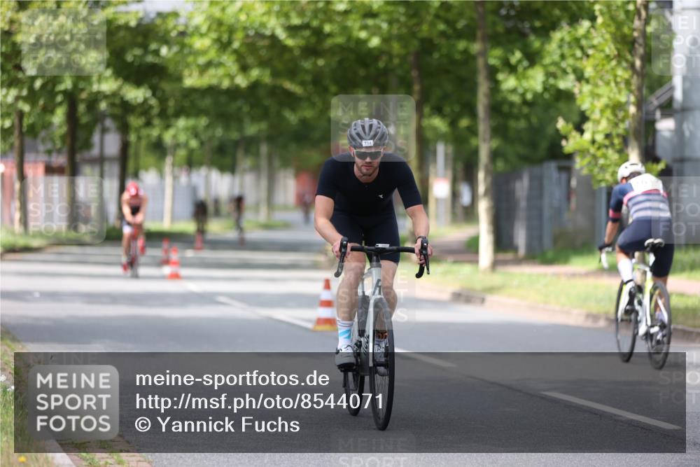 10.08.2025 - GEWOBA Citytriathlon Bremen Yannick Fuchs http://msf.ph/oto/8544071 10.08.2025 12:53:15 Radfahren 570, 734, 759, 833, 872, 895 meine-sportfotos.de