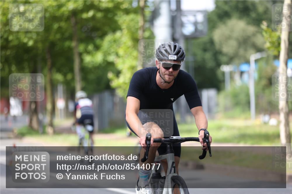 10.08.2025 - GEWOBA Citytriathlon Bremen Yannick Fuchs http://msf.ph/oto/8544077 10.08.2025 12:53:16 Radfahren 570, 734, 759, 833, 872, 895 meine-sportfotos.de