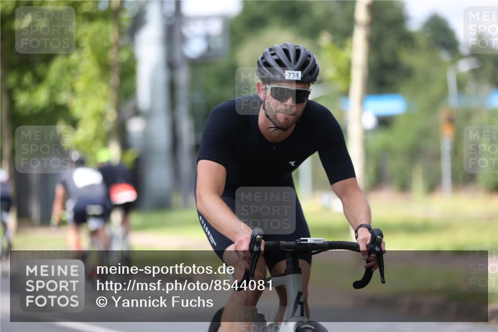 10.08.2025 - GEWOBA Citytriathlon Bremen Yannick Fuchs http://msf.ph/oto/8544081 10.08.2025 12:53:16 Radfahren 570, 734, 759, 833, 872, 895 meine-sportfotos.de