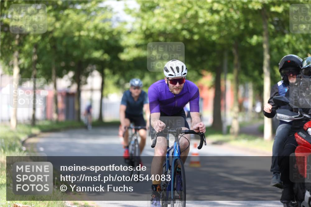 10.08.2025 - GEWOBA Citytriathlon Bremen Yannick Fuchs http://msf.ph/oto/8544083 10.08.2025 10:55:55 Radfahren 93, 117, 119, 207, 480, 485 meine-sportfotos.de