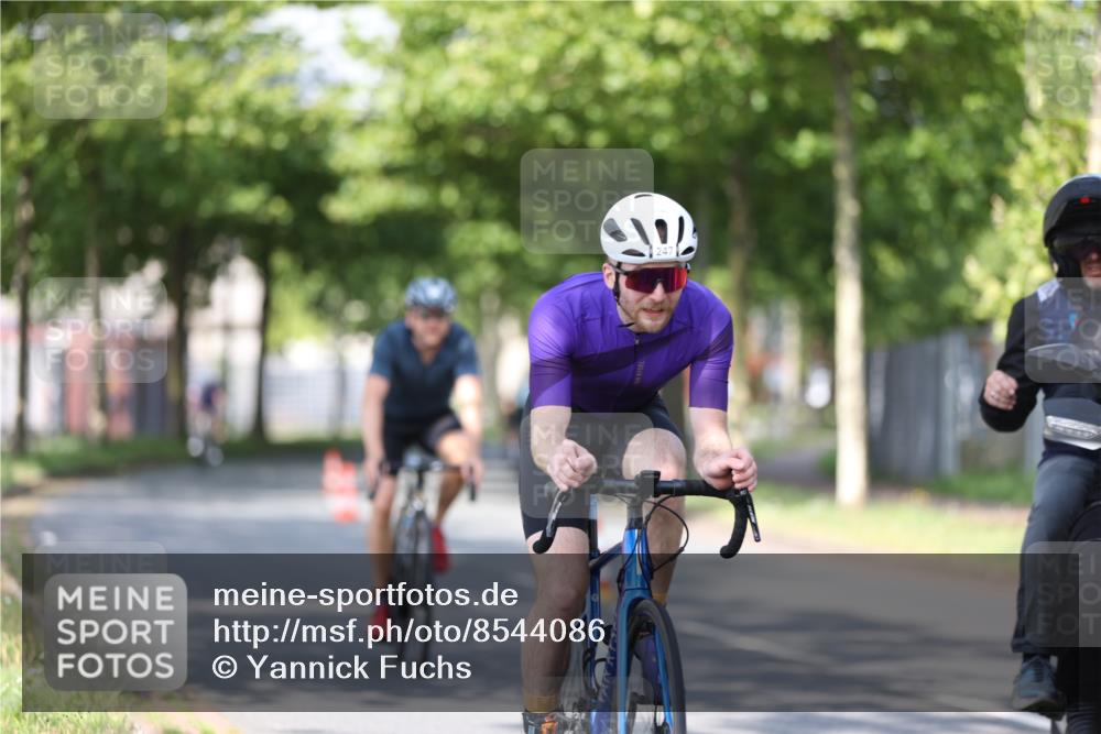 10.08.2025 - GEWOBA Citytriathlon Bremen Yannick Fuchs http://msf.ph/oto/8544086 10.08.2025 10:55:55 Radfahren 93, 117, 119, 207, 480, 485 meine-sportfotos.de