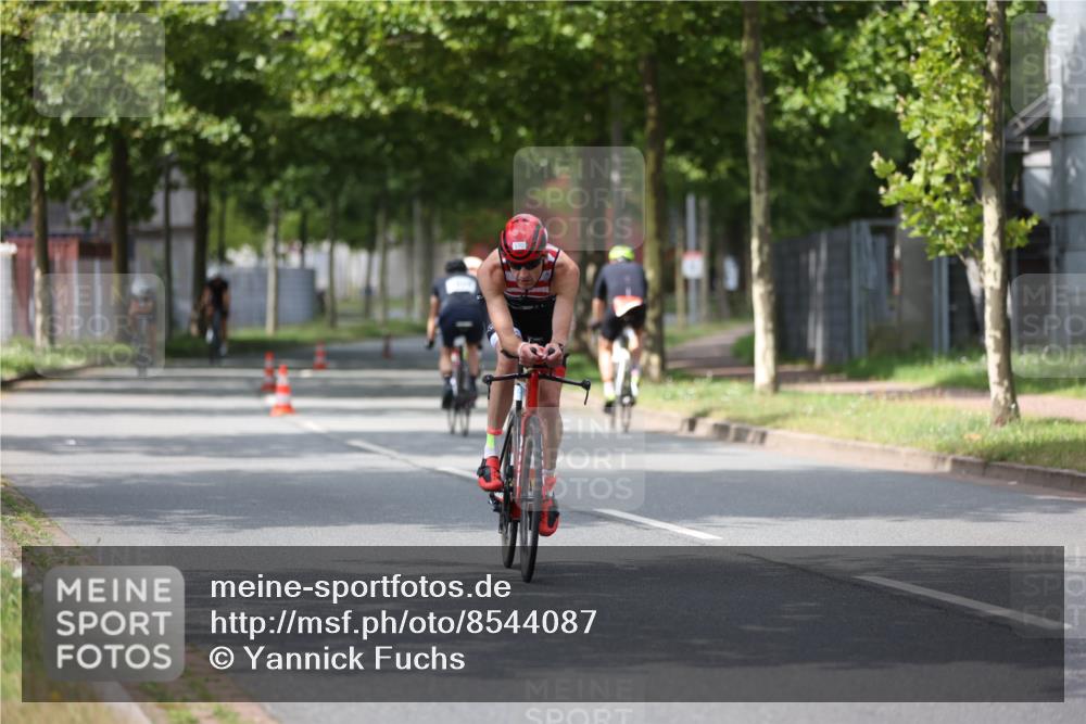 10.08.2025 - GEWOBA Citytriathlon Bremen Yannick Fuchs http://msf.ph/oto/8544087 10.08.2025 12:53:18 Radfahren 570, 734, 759, 833, 872, 902, 966 meine-sportfotos.de
