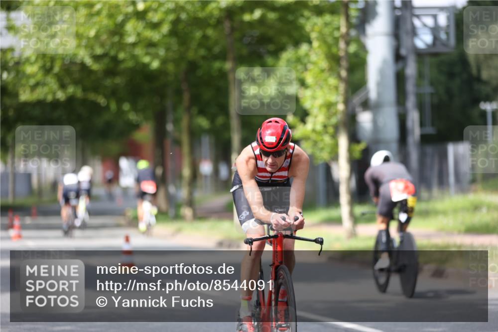 10.08.2025 - GEWOBA Citytriathlon Bremen Yannick Fuchs http://msf.ph/oto/8544091 10.08.2025 12:53:18 Radfahren 570, 734, 759, 833, 872, 902, 966 meine-sportfotos.de