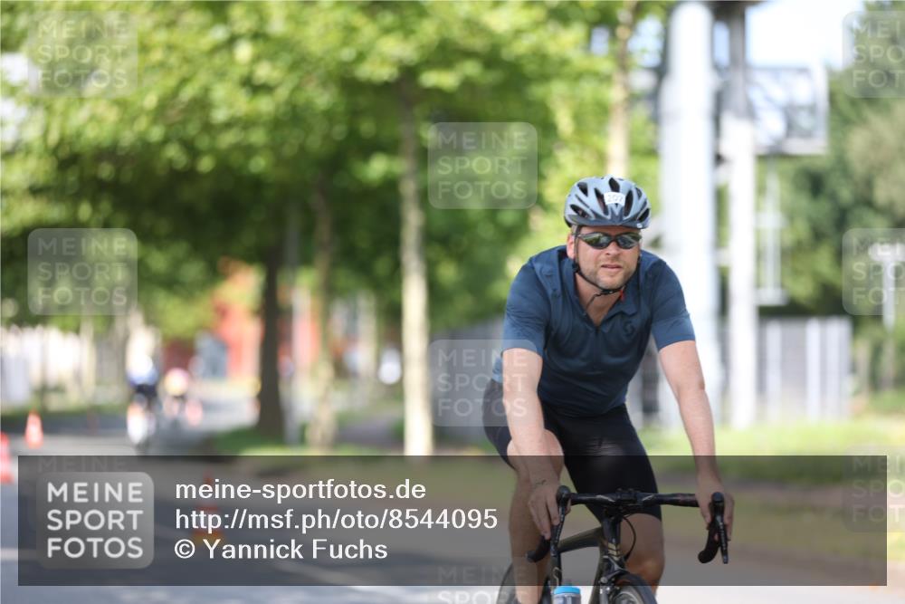 10.08.2025 - GEWOBA Citytriathlon Bremen Yannick Fuchs http://msf.ph/oto/8544095 10.08.2025 10:55:56 Radfahren 69, 93, 117, 119, 207, 466, 480, 485 meine-sportfotos.de