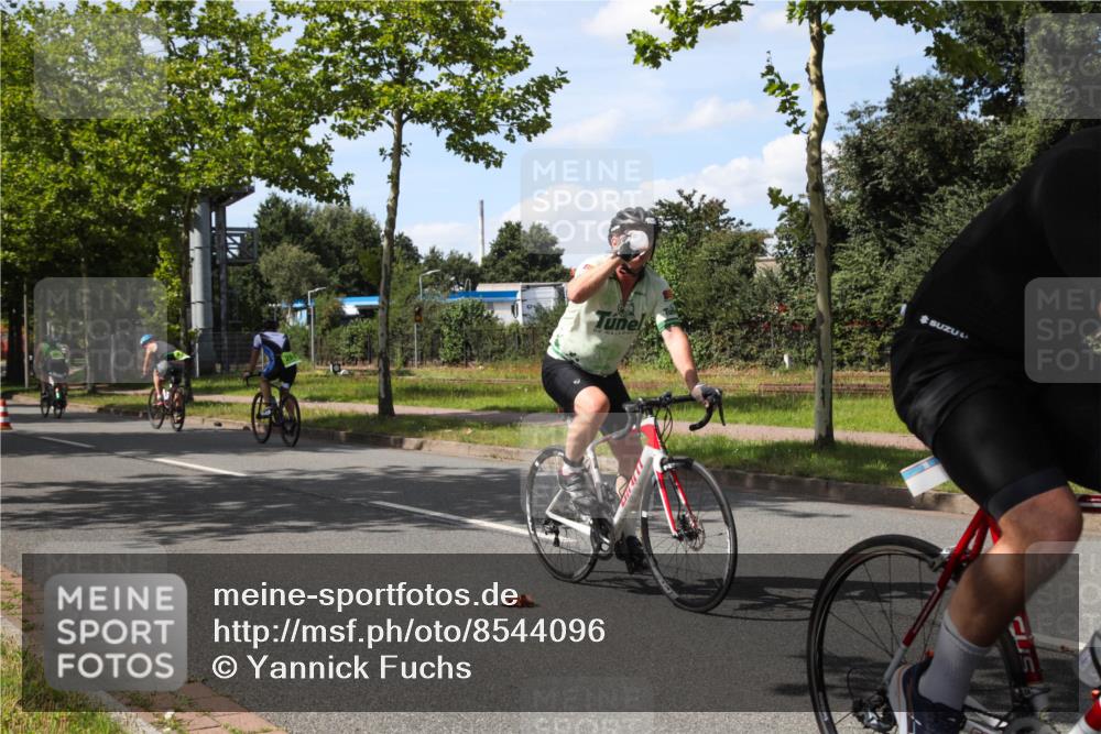 10.08.2025 - GEWOBA Citytriathlon Bremen Yannick Fuchs http://msf.ph/oto/8544096 10.08.2025 14:42:25 Radfahren 19, 145, 288, 303, 488 meine-sportfotos.de