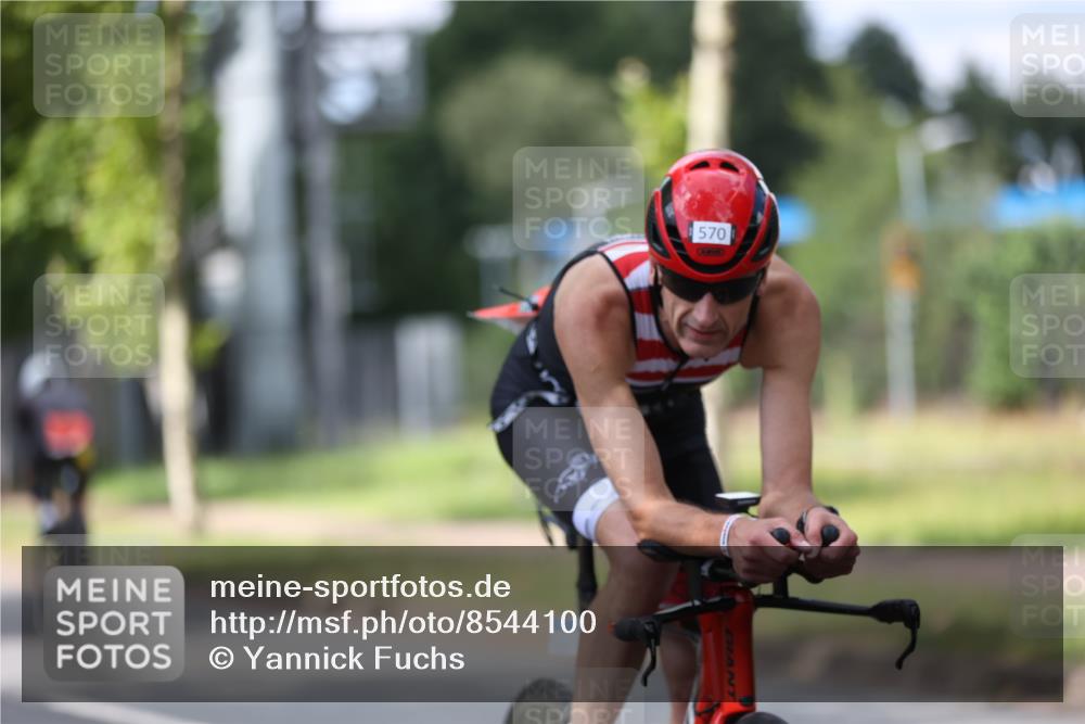 10.08.2025 - GEWOBA Citytriathlon Bremen Yannick Fuchs http://msf.ph/oto/8544100 10.08.2025 12:53:19 Radfahren 570, 734, 759, 872, 902, 966 meine-sportfotos.de