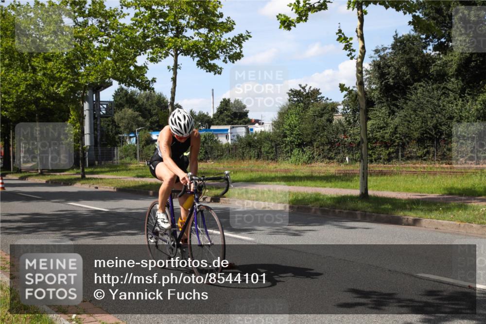 10.08.2025 - GEWOBA Citytriathlon Bremen Yannick Fuchs http://msf.ph/oto/8544101 10.08.2025 14:42:31 Radfahren 19, 288, 303, 488 meine-sportfotos.de