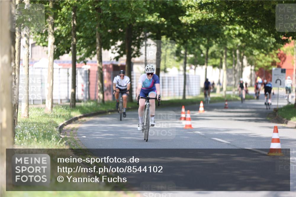 10.08.2025 - GEWOBA Citytriathlon Bremen Yannick Fuchs http://msf.ph/oto/8544102 10.08.2025 10:55:59 Radfahren 69, 93, 99, 119, 207, 466, 480, 485, 497 meine-sportfotos.de