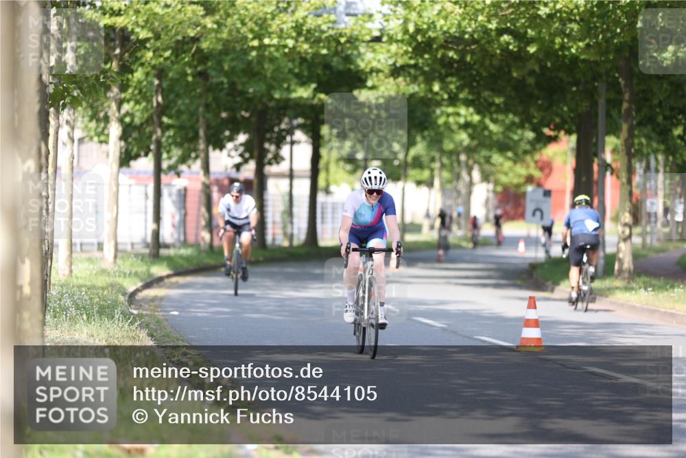 10.08.2025 - GEWOBA Citytriathlon Bremen Yannick Fuchs http://msf.ph/oto/8544105 10.08.2025 10:56:00 Radfahren 69, 93, 99, 119, 207, 466, 485, 497 meine-sportfotos.de