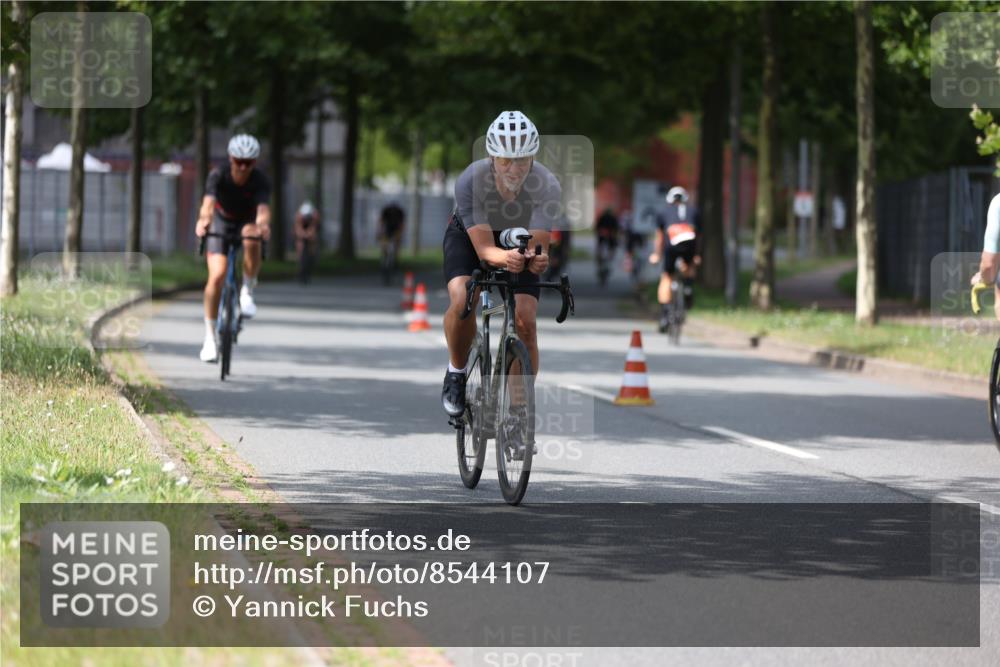 10.08.2025 - GEWOBA Citytriathlon Bremen Yannick Fuchs http://msf.ph/oto/8544107 10.08.2025 12:53:23 Radfahren 570, 631, 734, 759, 872, 902, 933, 966 meine-sportfotos.de