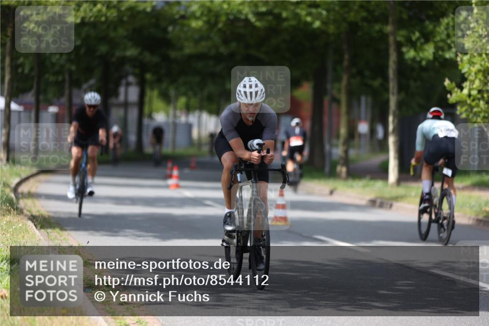 10.08.2025 - GEWOBA Citytriathlon Bremen Yannick Fuchs http://msf.ph/oto/8544112 10.08.2025 12:53:23 Radfahren 570, 631, 734, 759, 872, 902, 933, 966 meine-sportfotos.de