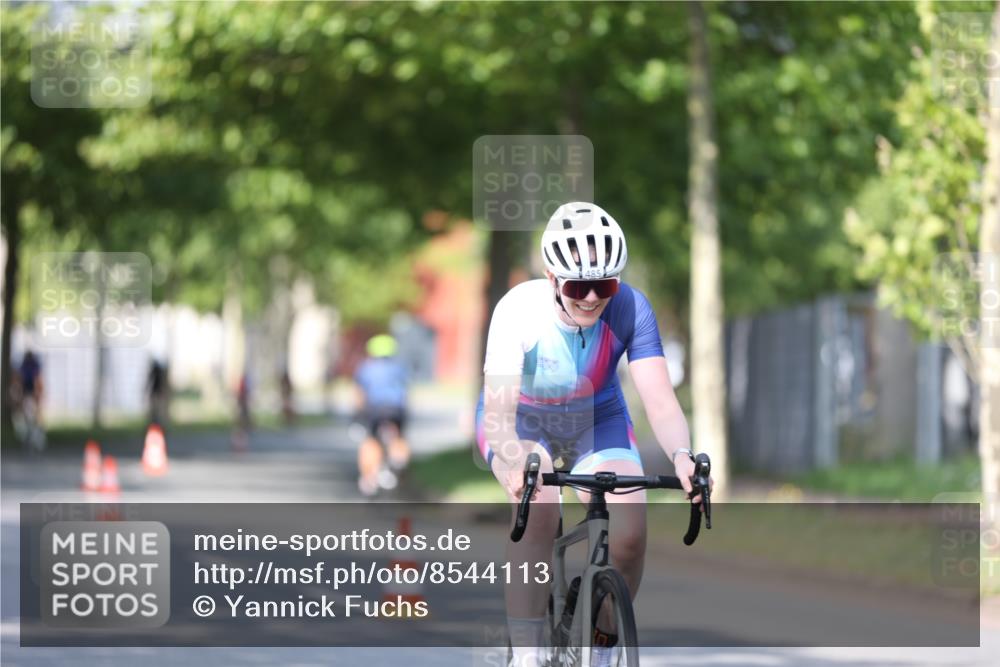 10.08.2025 - GEWOBA Citytriathlon Bremen Yannick Fuchs http://msf.ph/oto/8544113 10.08.2025 10:56:01 Radfahren 69, 93, 99, 119, 207, 466, 485, 497 meine-sportfotos.de