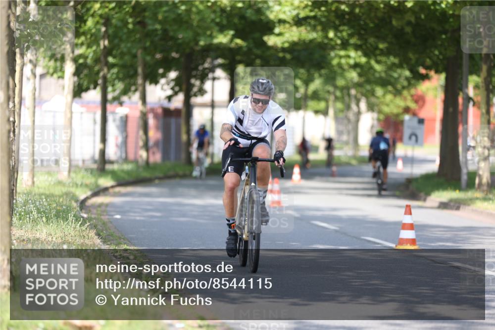 10.08.2025 - GEWOBA Citytriathlon Bremen Yannick Fuchs http://msf.ph/oto/8544115 10.08.2025 10:56:02 Radfahren 69, 93, 99, 119, 207, 464, 466, 485, 497 meine-sportfotos.de