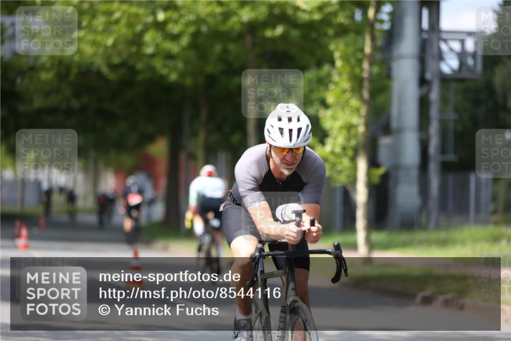 10.08.2025 - GEWOBA Citytriathlon Bremen Yannick Fuchs http://msf.ph/oto/8544116 10.08.2025 12:53:24 Radfahren 570, 631, 734, 759, 872, 902, 933, 966, 1035 meine-sportfotos.de