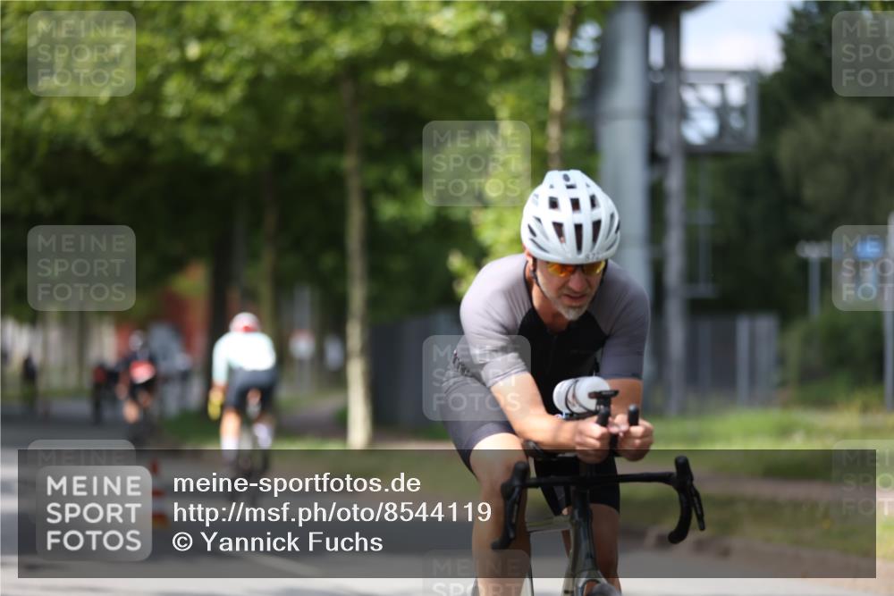 10.08.2025 - GEWOBA Citytriathlon Bremen Yannick Fuchs http://msf.ph/oto/8544119 10.08.2025 12:53:24 Radfahren 570, 631, 734, 759, 872, 902, 933, 966, 1035 meine-sportfotos.de
