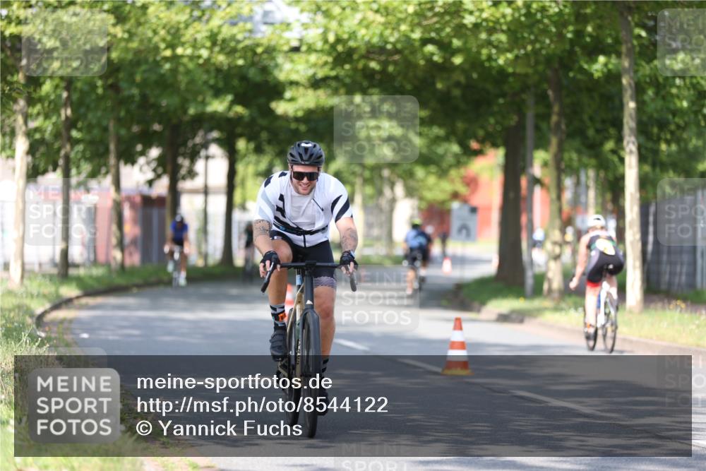 10.08.2025 - GEWOBA Citytriathlon Bremen Yannick Fuchs http://msf.ph/oto/8544122 10.08.2025 10:56:03 Radfahren 69, 93, 99, 119, 207, 464, 466, 485, 497 meine-sportfotos.de