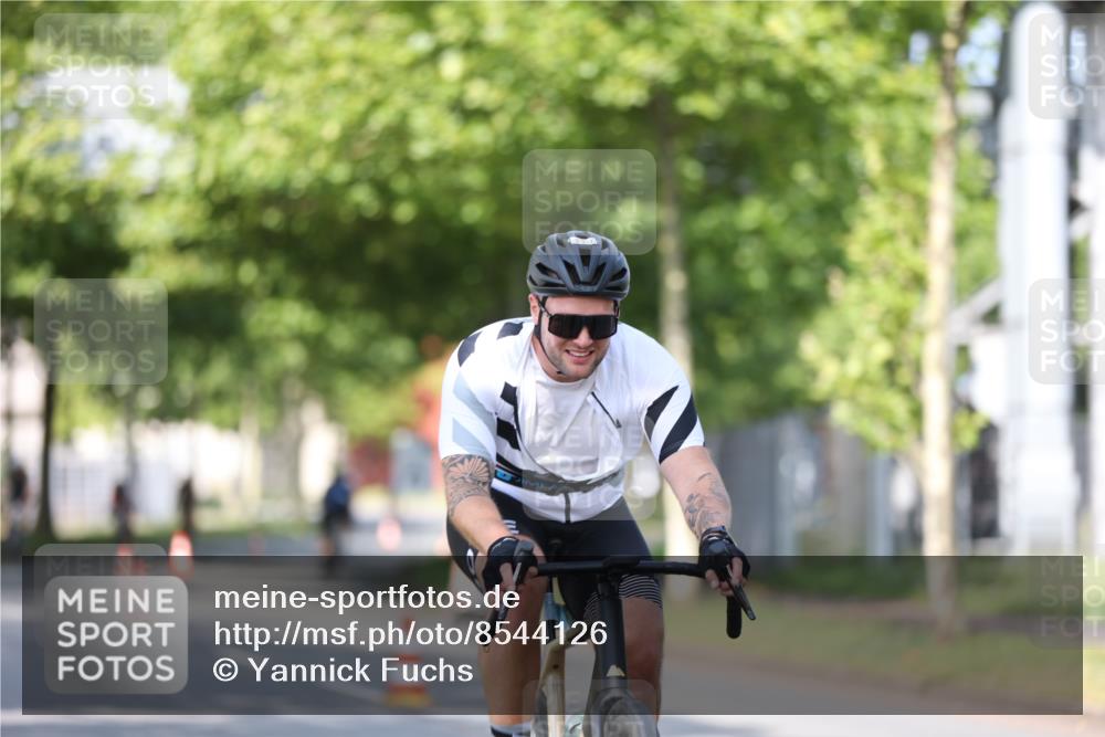 10.08.2025 - GEWOBA Citytriathlon Bremen Yannick Fuchs http://msf.ph/oto/8544126 10.08.2025 10:56:03 Radfahren 69, 93, 99, 119, 207, 464, 466, 485, 497 meine-sportfotos.de