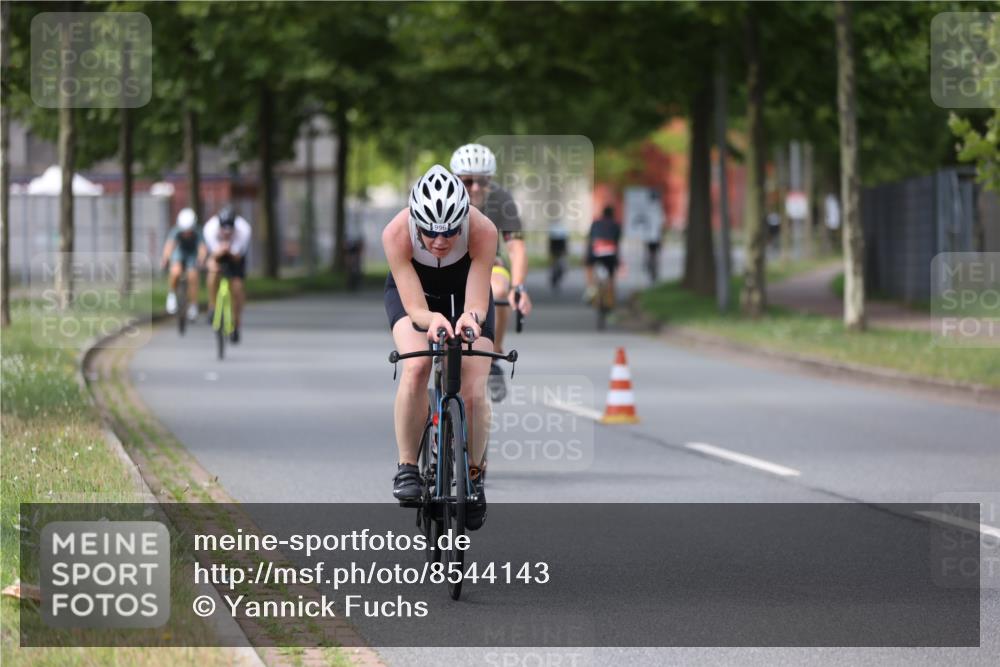 10.08.2025 - GEWOBA Citytriathlon Bremen Yannick Fuchs http://msf.ph/oto/8544143 10.08.2025 12:53:29 Radfahren 570, 631, 734, 759, 872, 902, 933, 966, 1035 meine-sportfotos.de