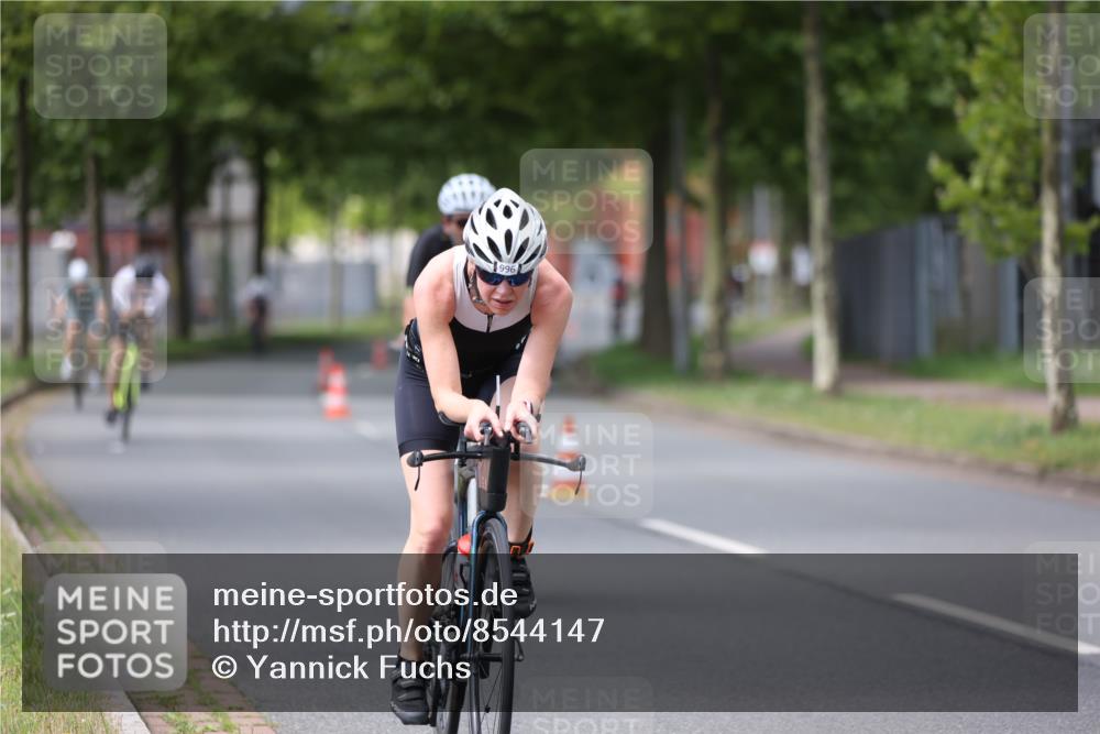 10.08.2025 - GEWOBA Citytriathlon Bremen Yannick Fuchs http://msf.ph/oto/8544147 10.08.2025 12:53:29 Radfahren 570, 631, 734, 759, 872, 902, 933, 966, 1035 meine-sportfotos.de