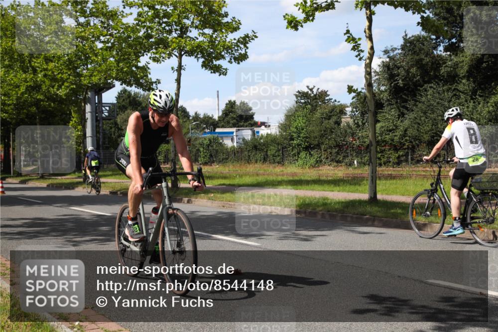 10.08.2025 - GEWOBA Citytriathlon Bremen Yannick Fuchs http://msf.ph/oto/8544148 10.08.2025 14:43:20 Radfahren 157, 205, 234, 251, 311, 462 meine-sportfotos.de