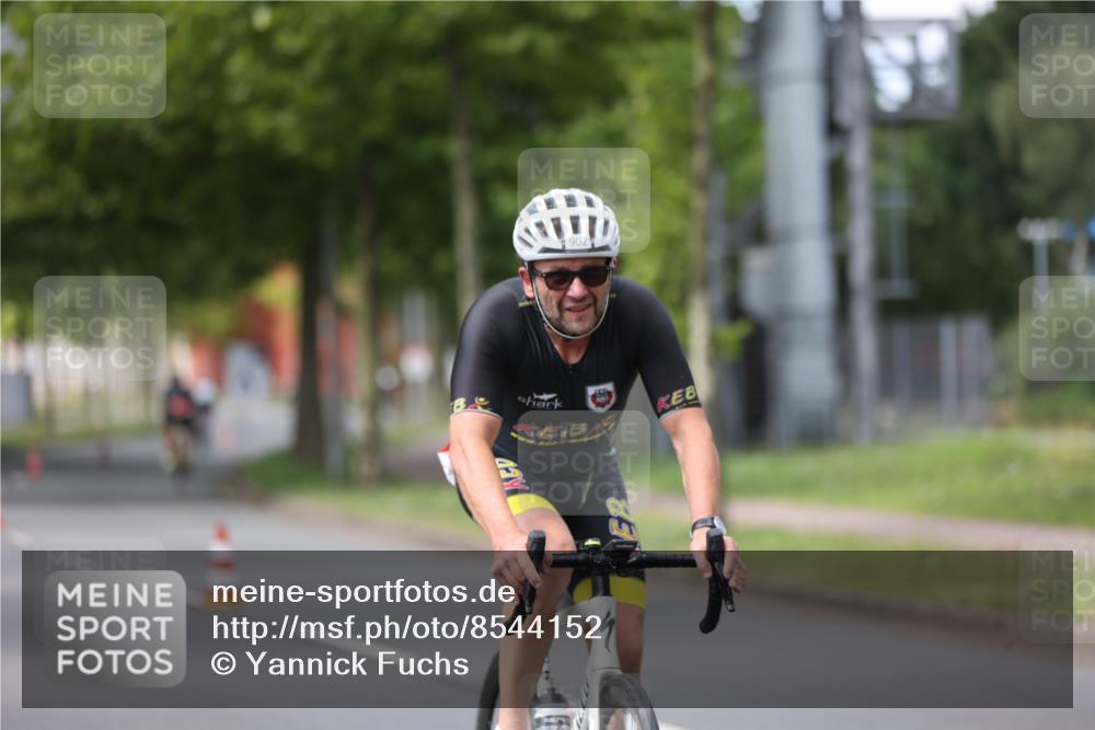10.08.2025 - GEWOBA Citytriathlon Bremen Yannick Fuchs http://msf.ph/oto/8544152 10.08.2025 12:53:30 Radfahren 570, 631, 759, 872, 902, 933, 966, 1035 meine-sportfotos.de
