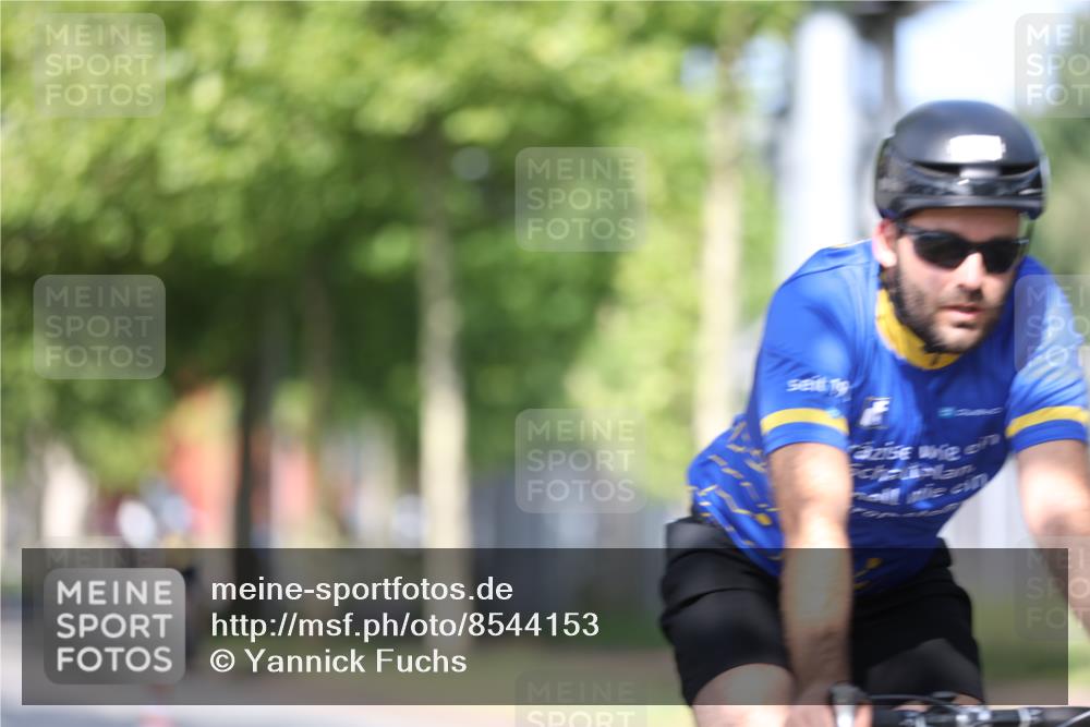 10.08.2025 - GEWOBA Citytriathlon Bremen Yannick Fuchs http://msf.ph/oto/8544153 10.08.2025 10:56:09 Radfahren 69, 99, 119, 429, 464, 466, 485, 497 meine-sportfotos.de